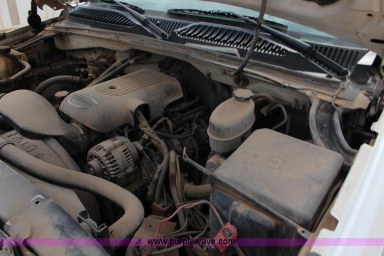 image for item F7551 2005 Chevrolet Silverado 2500HD Ext. Cab utility truck