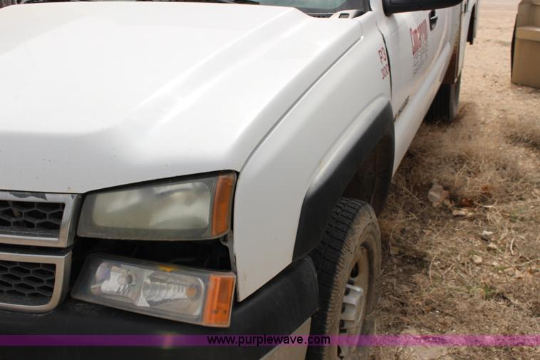 image for item F7551 2005 Chevrolet Silverado 2500HD Ext. Cab utility truck