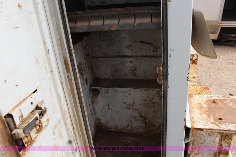 image for item F7551 2005 Chevrolet Silverado 2500HD Ext. Cab utility truck