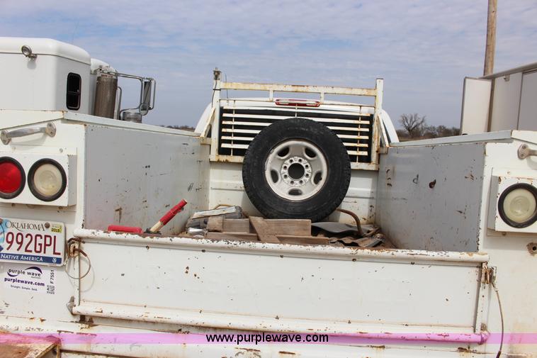 image for item F7551 2005 Chevrolet Silverado 2500HD Ext. Cab utility truck