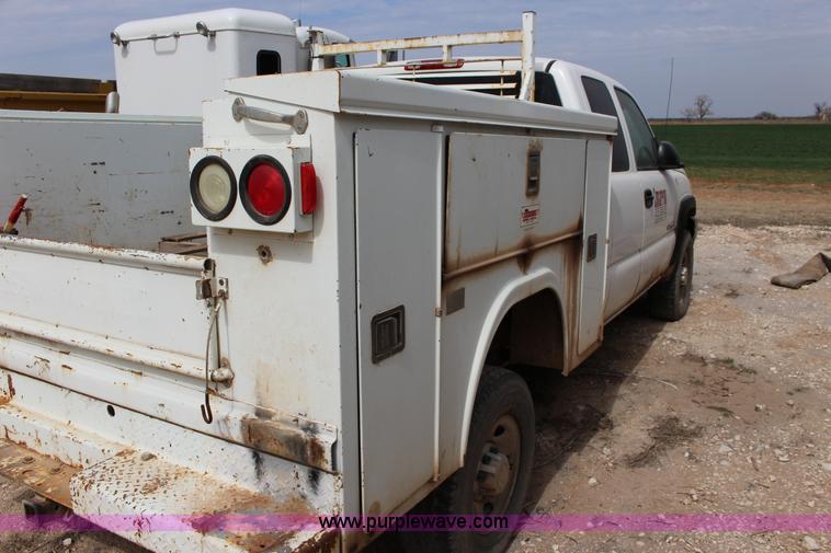 image for item F7551 2005 Chevrolet Silverado 2500HD Ext. Cab utility truck
