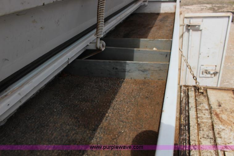 image for item F7551 2005 Chevrolet Silverado 2500HD Ext. Cab utility truck