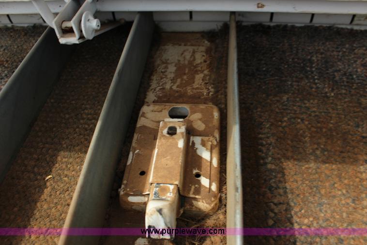 image for item F7551 2005 Chevrolet Silverado 2500HD Ext. Cab utility truck