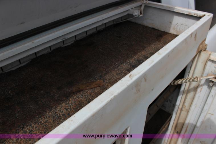 image for item F7551 2005 Chevrolet Silverado 2500HD Ext. Cab utility truck