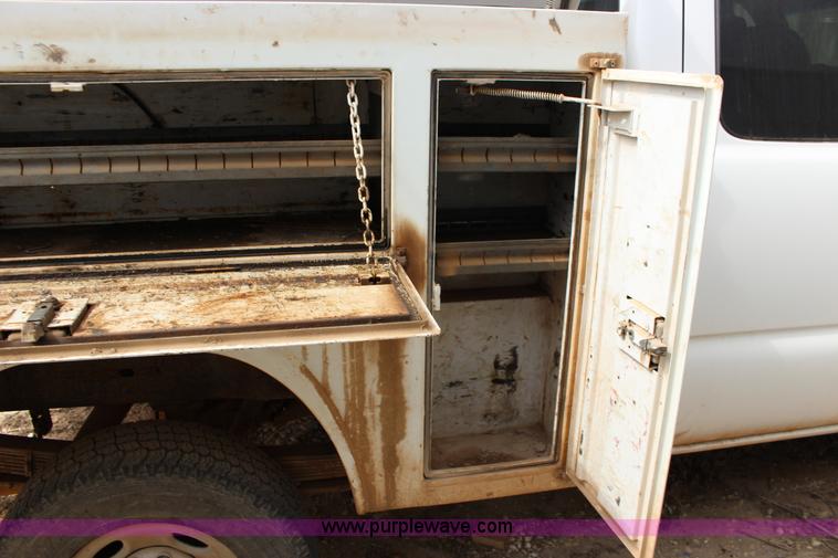 image for item F7551 2005 Chevrolet Silverado 2500HD Ext. Cab utility truck