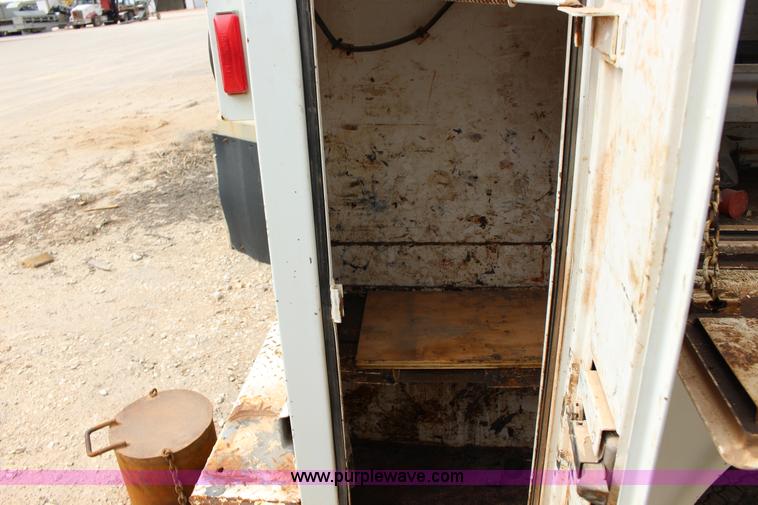 image for item F7551 2005 Chevrolet Silverado 2500HD Ext. Cab utility truck