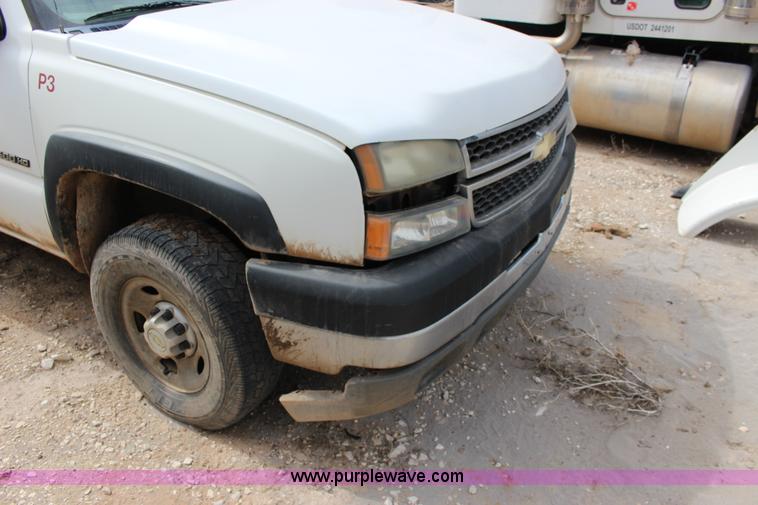 image for item F7551 2005 Chevrolet Silverado 2500HD Ext. Cab utility truck