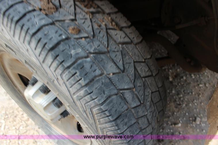 image for item F7551 2005 Chevrolet Silverado 2500HD Ext. Cab utility truck