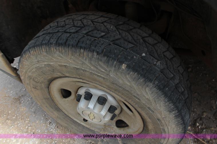 image for item F7551 2005 Chevrolet Silverado 2500HD Ext. Cab utility truck