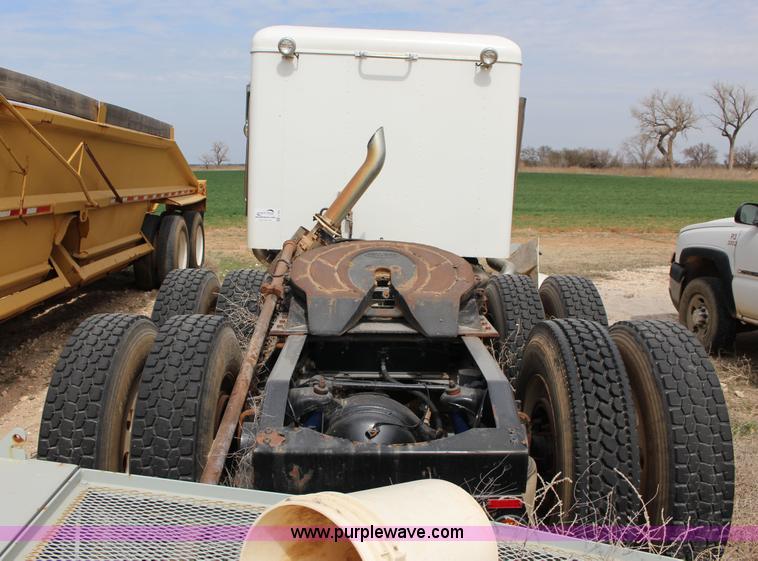 image for item F7553 2006 Peterbilt 378 semi truck