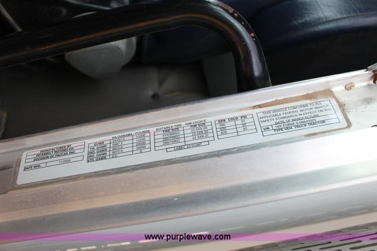 image for item F7553 2006 Peterbilt 378 semi truck