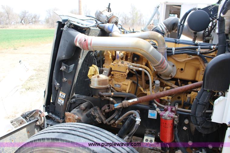 image for item F7553 2006 Peterbilt 378 semi truck