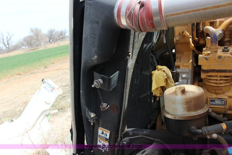 image for item F7553 2006 Peterbilt 378 semi truck