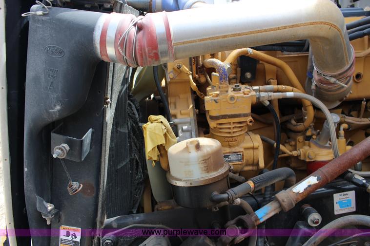 image for item F7553 2006 Peterbilt 378 semi truck