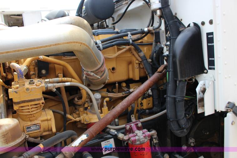 image for item F7553 2006 Peterbilt 378 semi truck