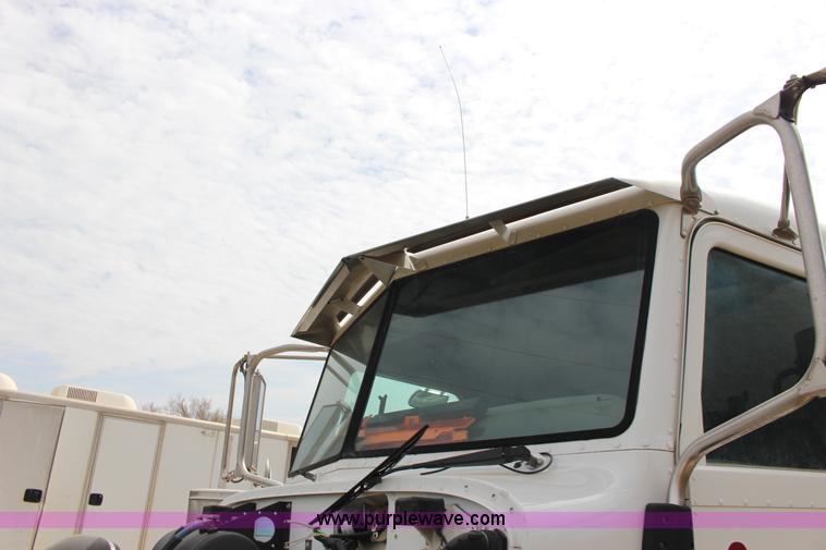 image for item F7553 2006 Peterbilt 378 semi truck