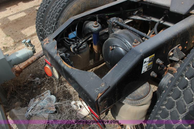 image for item F7553 2006 Peterbilt 378 semi truck