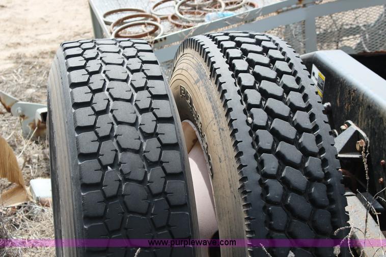 image for item F7553 2006 Peterbilt 378 semi truck