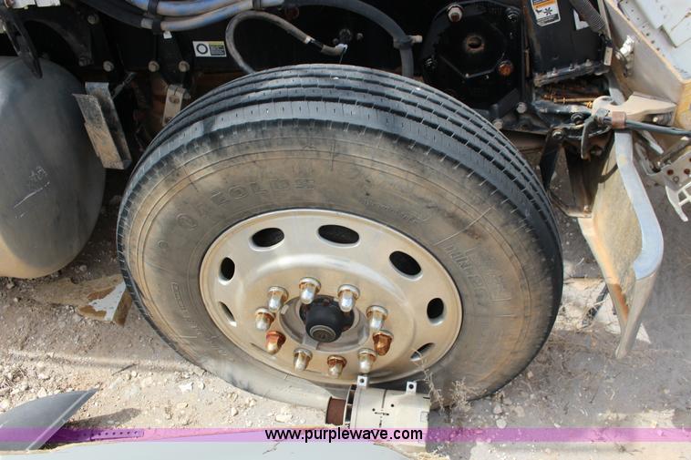 image for item F7553 2006 Peterbilt 378 semi truck