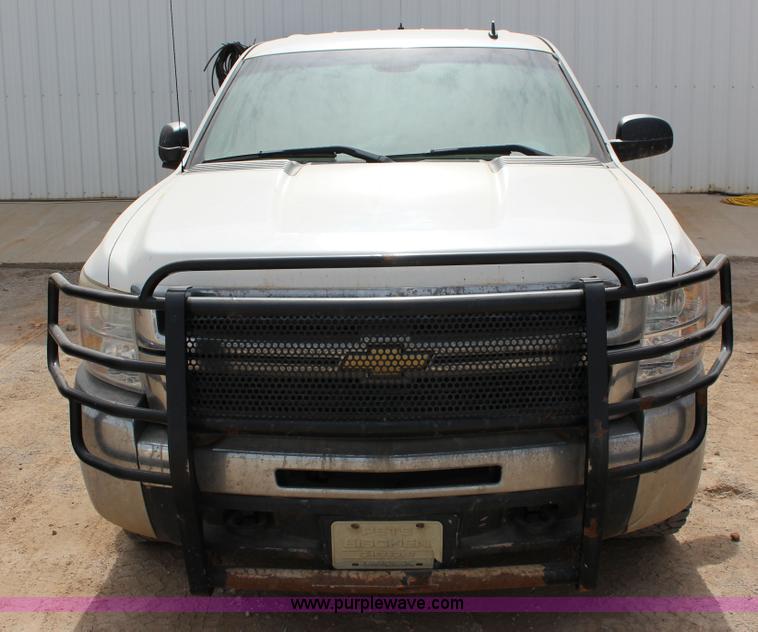 image for item F7556 2008 Chevrolet Silverado 2500HD Crew Cab pickup truck