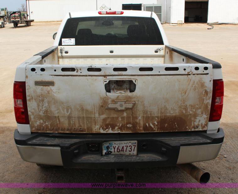 image for item F7556 2008 Chevrolet Silverado 2500HD Crew Cab pickup truck