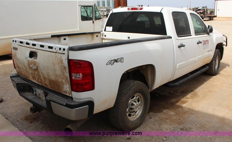 image for item F7556 2008 Chevrolet Silverado 2500HD Crew Cab pickup truck