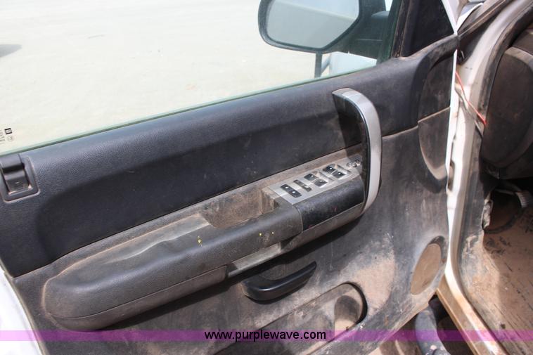 image for item F7556 2008 Chevrolet Silverado 2500HD Crew Cab pickup truck