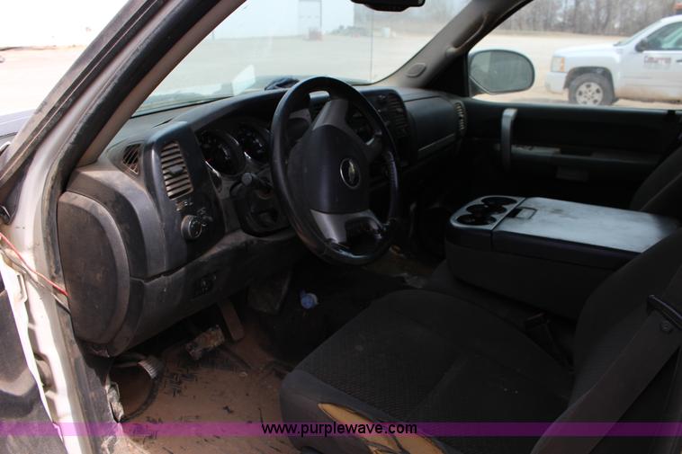 image for item F7556 2008 Chevrolet Silverado 2500HD Crew Cab pickup truck