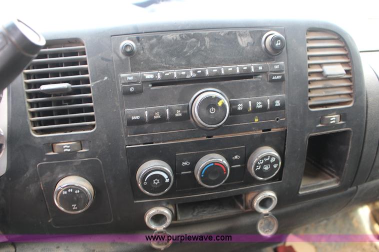 image for item F7556 2008 Chevrolet Silverado 2500HD Crew Cab pickup truck