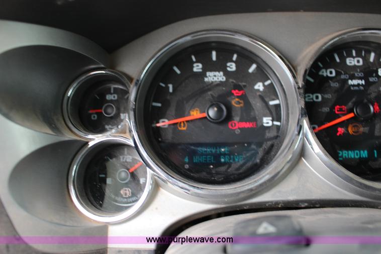 image for item F7556 2008 Chevrolet Silverado 2500HD Crew Cab pickup truck