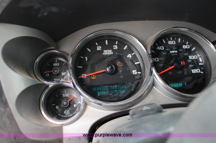 image for item F7556 2008 Chevrolet Silverado 2500HD Crew Cab pickup truck