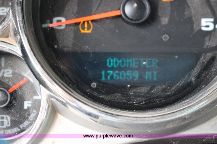 image for item F7556 2008 Chevrolet Silverado 2500HD Crew Cab pickup truck