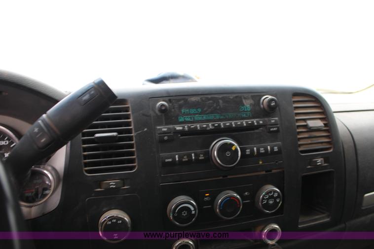 image for item F7556 2008 Chevrolet Silverado 2500HD Crew Cab pickup truck