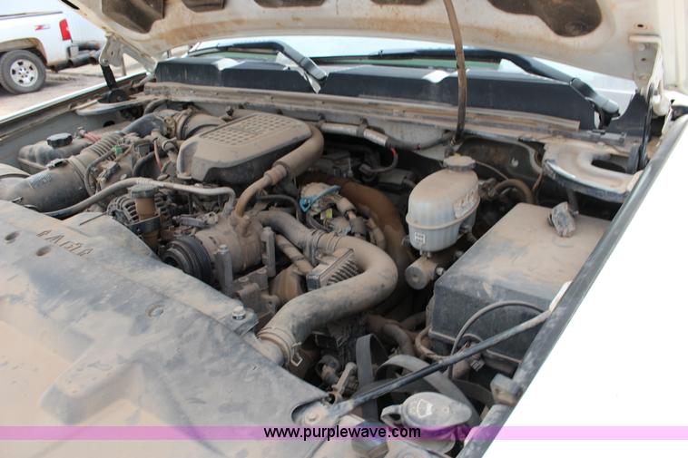 image for item F7556 2008 Chevrolet Silverado 2500HD Crew Cab pickup truck
