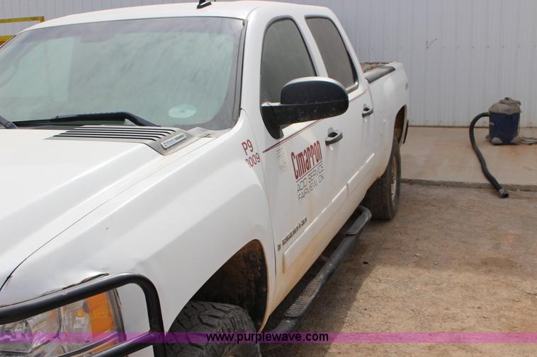 image for item F7556 2008 Chevrolet Silverado 2500HD Crew Cab pickup truck