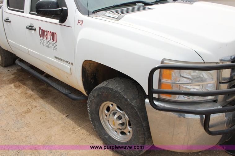 image for item F7556 2008 Chevrolet Silverado 2500HD Crew Cab pickup truck