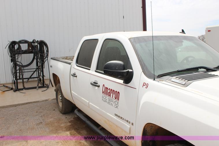 image for item F7556 2008 Chevrolet Silverado 2500HD Crew Cab pickup truck