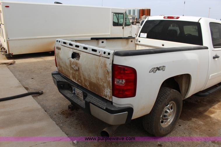 image for item F7556 2008 Chevrolet Silverado 2500HD Crew Cab pickup truck