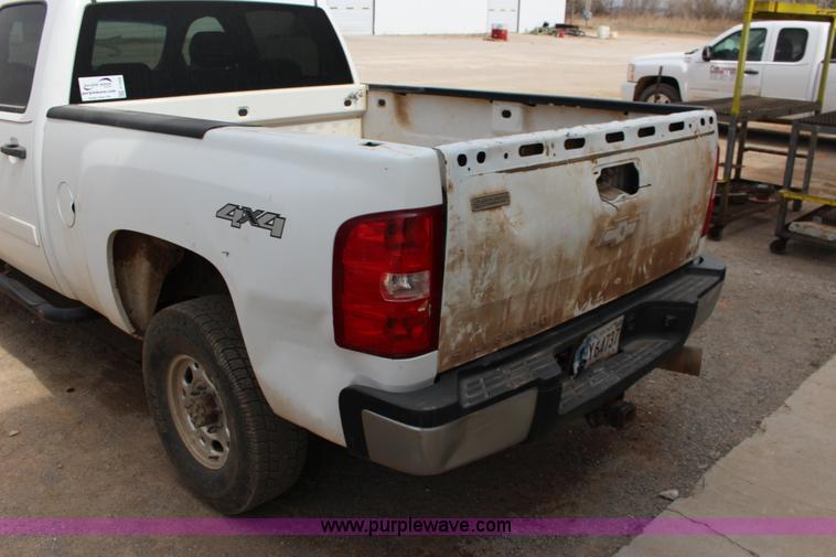 image for item F7556 2008 Chevrolet Silverado 2500HD Crew Cab pickup truck