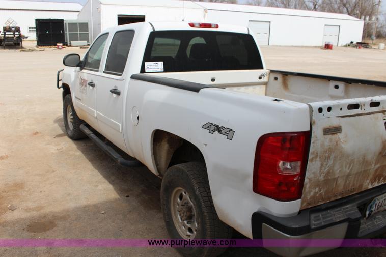 image for item F7556 2008 Chevrolet Silverado 2500HD Crew Cab pickup truck