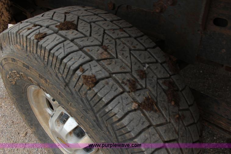 image for item F7556 2008 Chevrolet Silverado 2500HD Crew Cab pickup truck