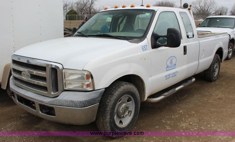 image for item F7582 2006 Ford F250 Super Duty SuperCab pickup truck