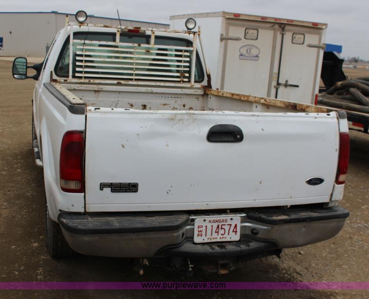 image for item F7582 2006 Ford F250 Super Duty SuperCab pickup truck