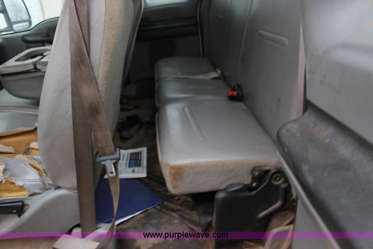 image for item F7582 2006 Ford F250 Super Duty SuperCab pickup truck