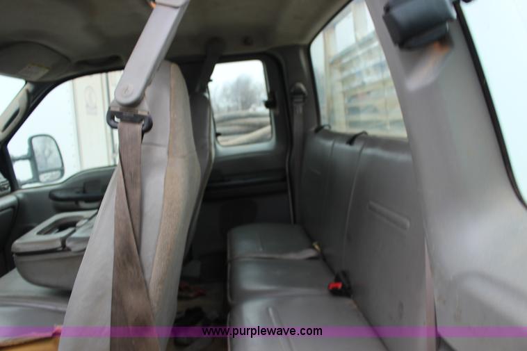 image for item F7582 2006 Ford F250 Super Duty SuperCab pickup truck