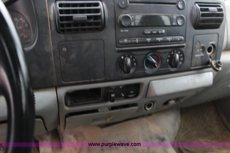 image for item F7582 2006 Ford F250 Super Duty SuperCab pickup truck