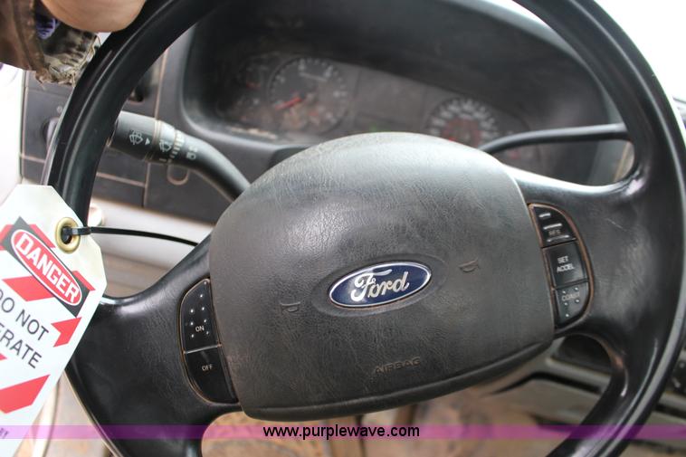 image for item F7582 2006 Ford F250 Super Duty SuperCab pickup truck