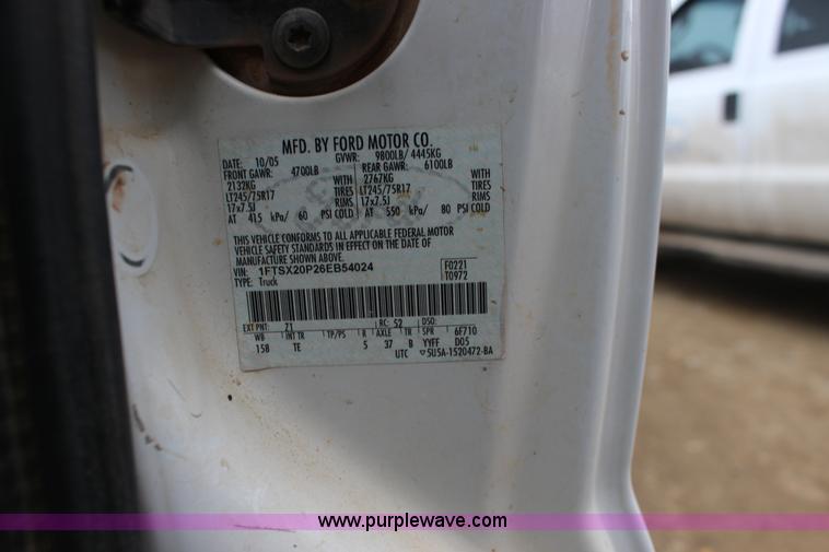 image for item F7582 2006 Ford F250 Super Duty SuperCab pickup truck