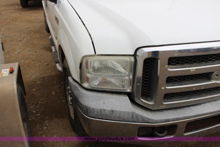 image for item F7582 2006 Ford F250 Super Duty SuperCab pickup truck