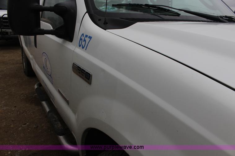 image for item F7582 2006 Ford F250 Super Duty SuperCab pickup truck